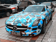 А вы бы покрасили так свой SLS AMG?