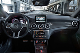 Compacte Mercedes-Benz CLA 45 AMG lekt uit!