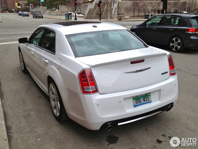Primeur gespot: Chrysler 300C SRT8 2013