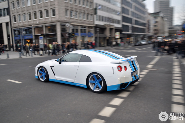 Nissan GT-R attracts a lot of attention on the Königsallee